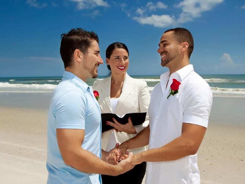 shu_35189611_MenGayMarriageCommitmentCeremony-lr.jpg